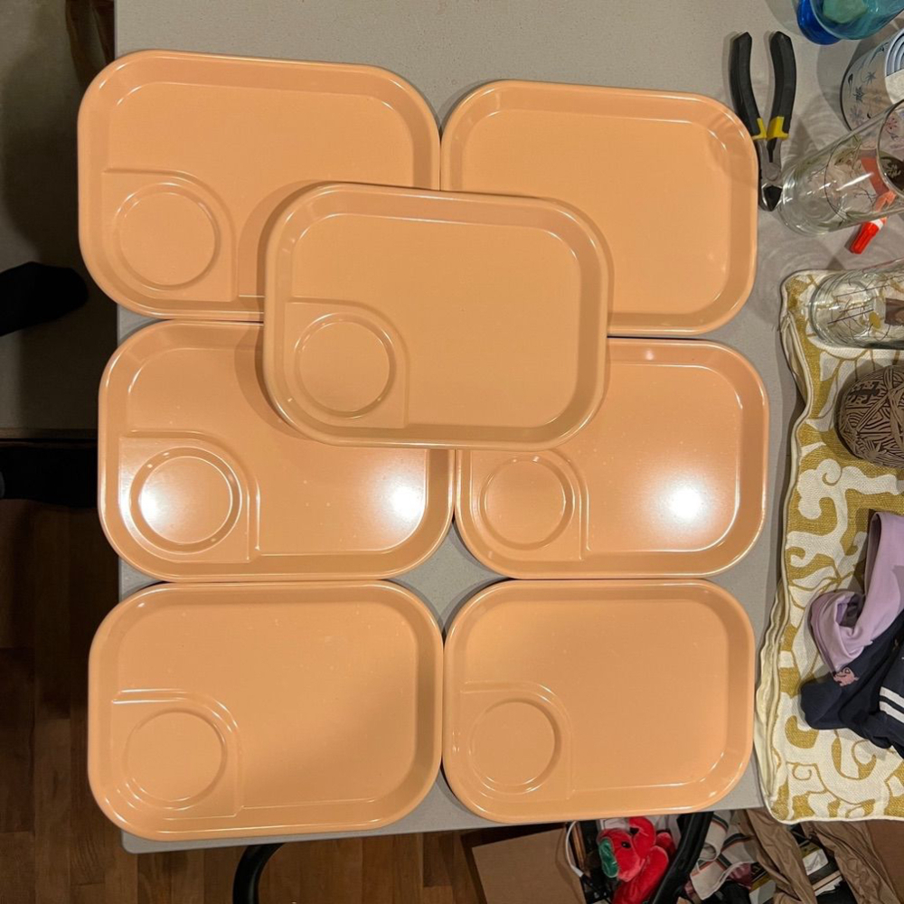 Rubbermaid Peach Melamine 7-TV Trays Peach 1990s Camping #3850 Lunch Cafeteria